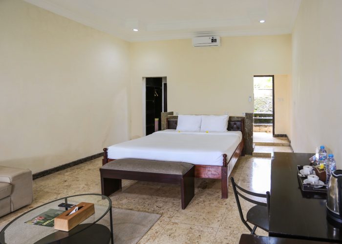 Deluxe King Bed 2